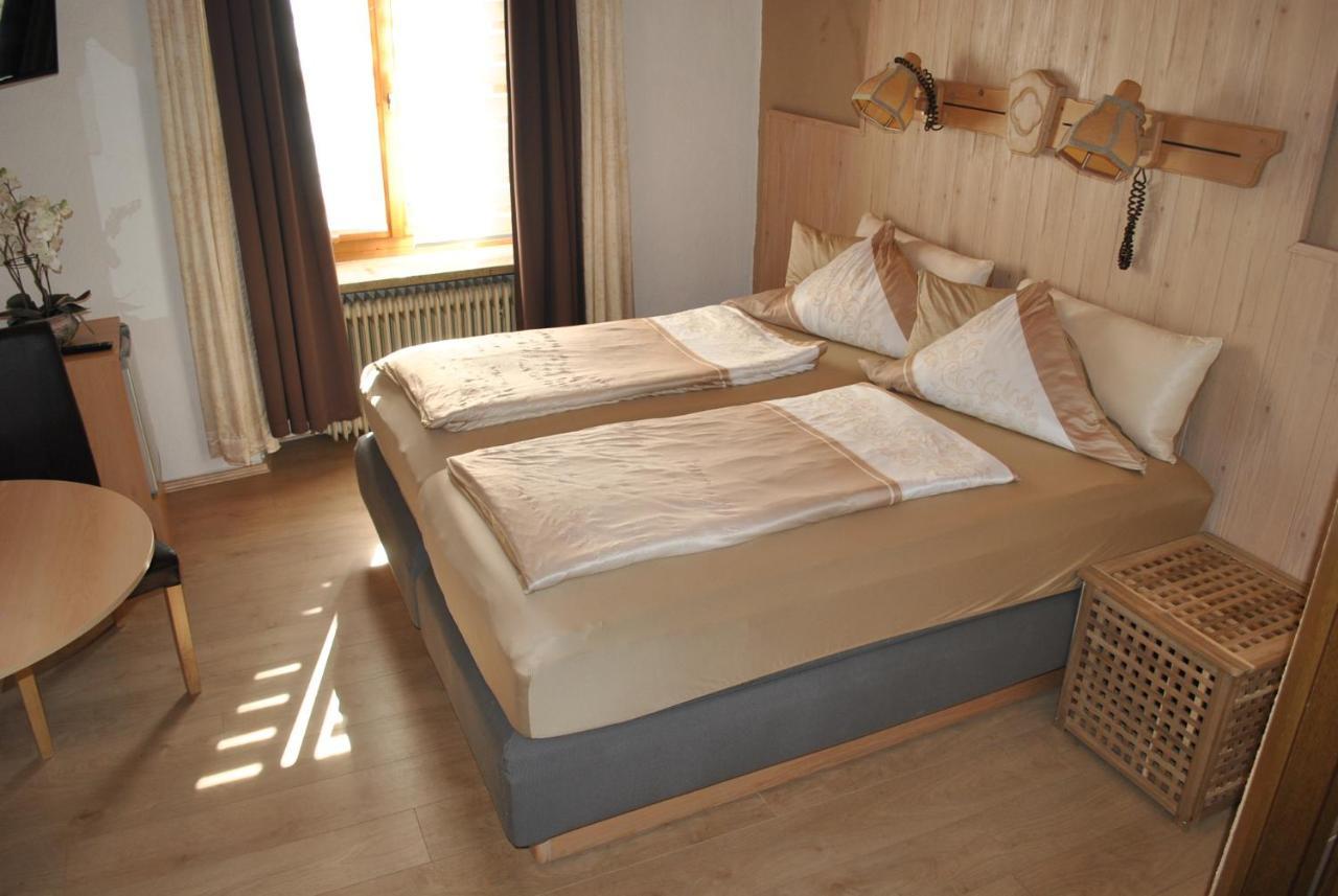 נאבורג Hotel-Pension Schwarzer Adler מראה חיצוני תמונה